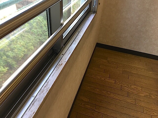 東京 江戸川区 老人ホーム 原状回復工事① 窓枠塗装前の様子