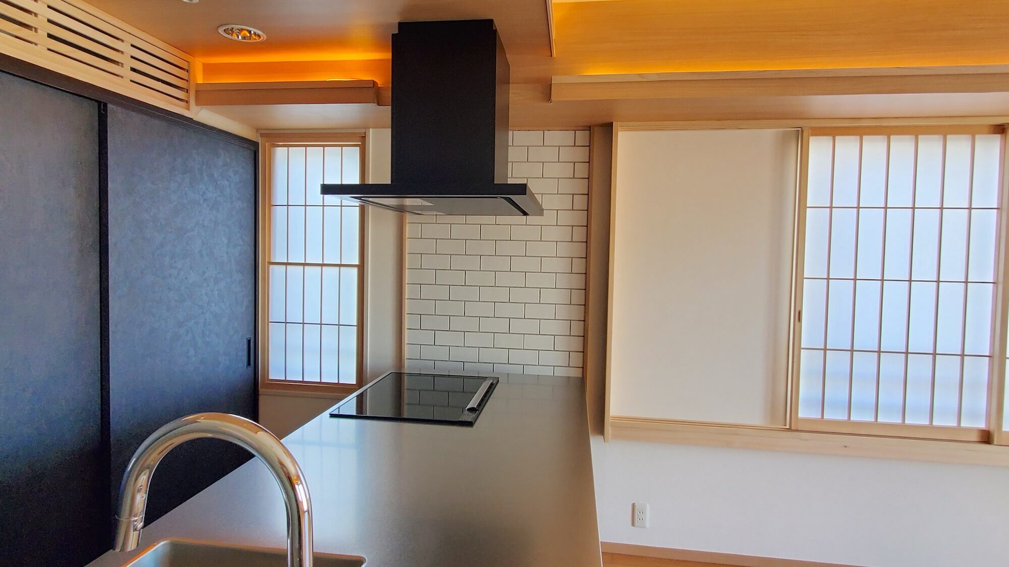 オープンキッチンと和の空間でデザイン性がアップ
