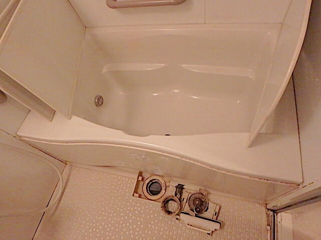 千葉市稲毛区 小中台住宅 原状回復工事 浴室清掃前の様子