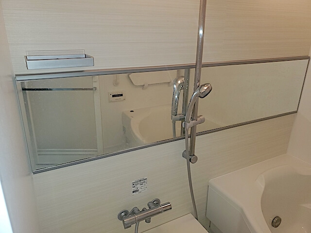 千葉県 浦安市 中古マンションリフォーム プラウド新浦安パームコート 浴室鏡交換前の様子