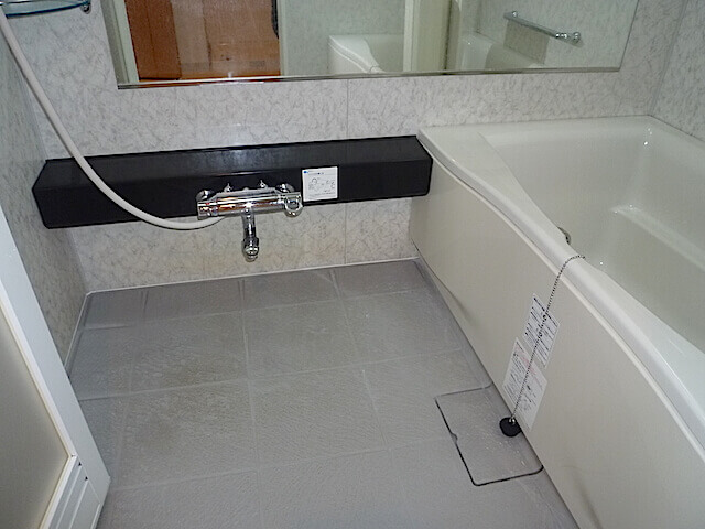 千葉県松戸市 クィーンシティ松戸シーズンズガーデン 浴室洗浄前の様子