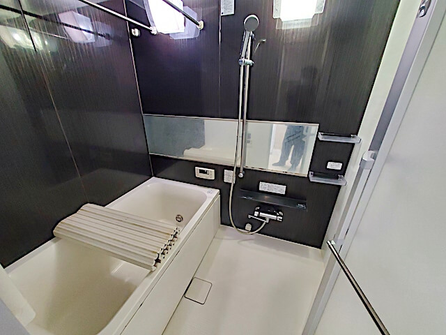 千葉県 柏市 レーベンレーベン柏の葉プラチナ・ヒルズ 浴室鏡交換前の様子