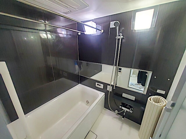 千葉県 柏市 レーベンレーベン柏の葉プラチナ・ヒルズ 浴室鏡交換後の様子