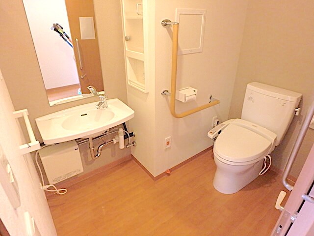 千葉県 松戸市 老人ホーム 居室清掃 トイレ室洗浄後の様子